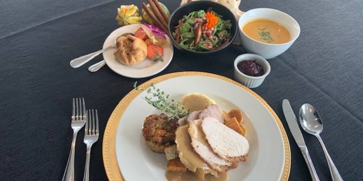 thanksgiving meal and place setting